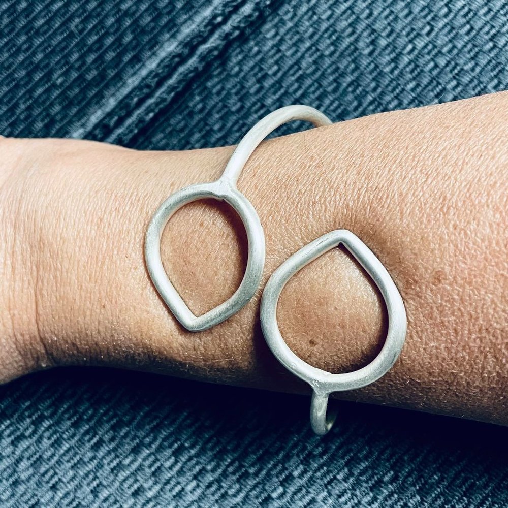 NWT Two Leaf Adjustable Bangle Bracelet handmade by World Finds casual - dressy